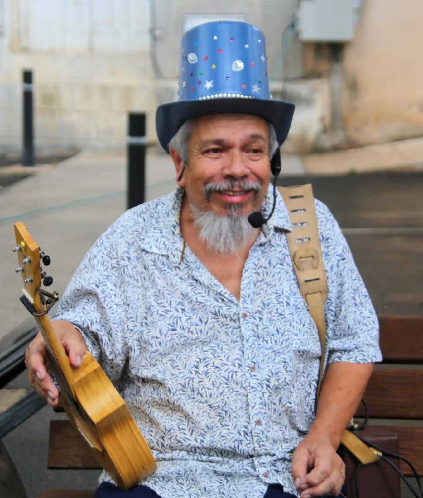 Dominique – chanteur et guitariste