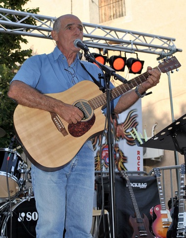 Luc – chanteur et guitariste