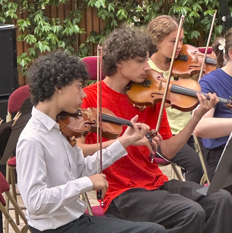 Musiciens Isaac et Barthélémy – violonistes